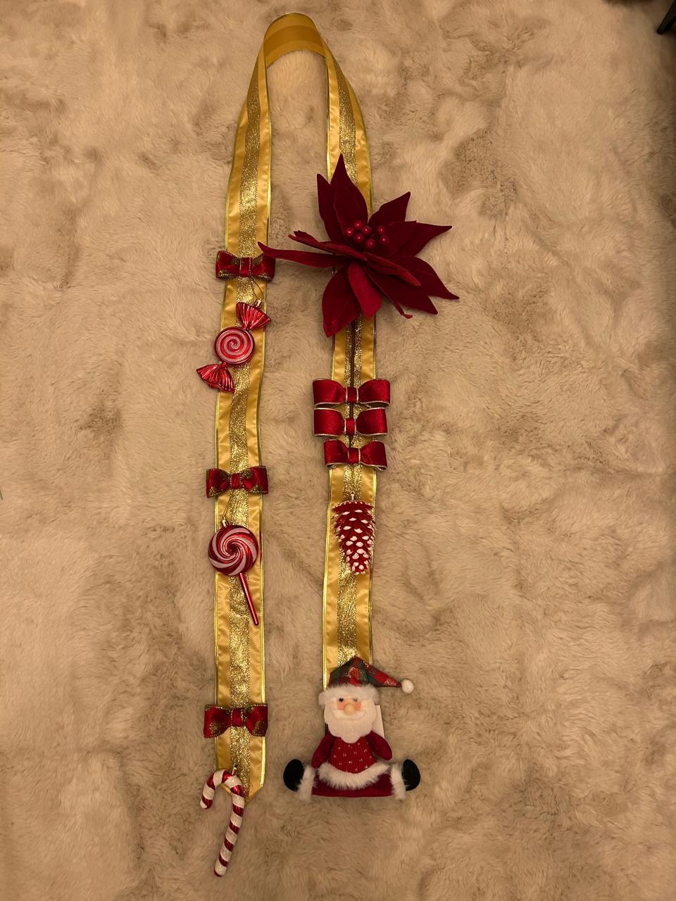 Escapulário de Porta  Fita Decorativa de Natal, Dourado e Vermelho,  com Flor de Natal e Papai Noel