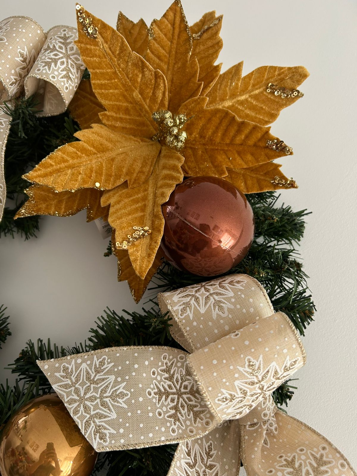 Guirlanda de Natal Verde com Detalhes Dourado e Marrom – 45cm