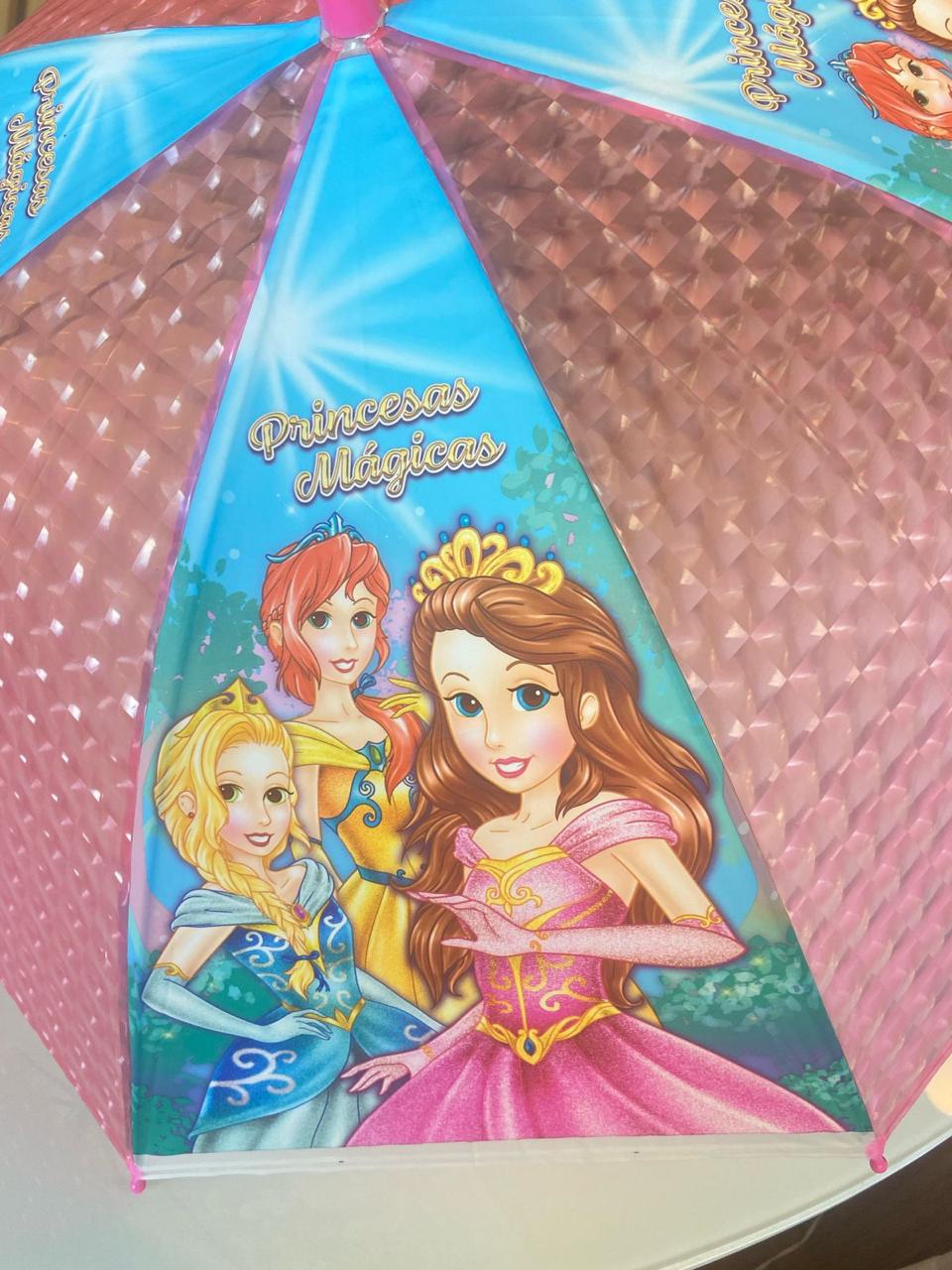 Guarda-Chuva Infantil Princesas, Rosa e Azul, Design Mágico com Cabo Curvo e Apito.