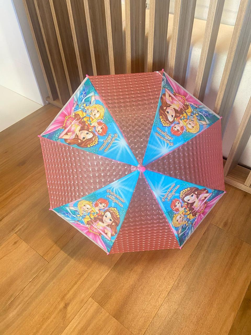 Guarda-Chuva Infantil Princesas, Rosa e Azul, Design Mágico com Cabo Curvo e Apito.