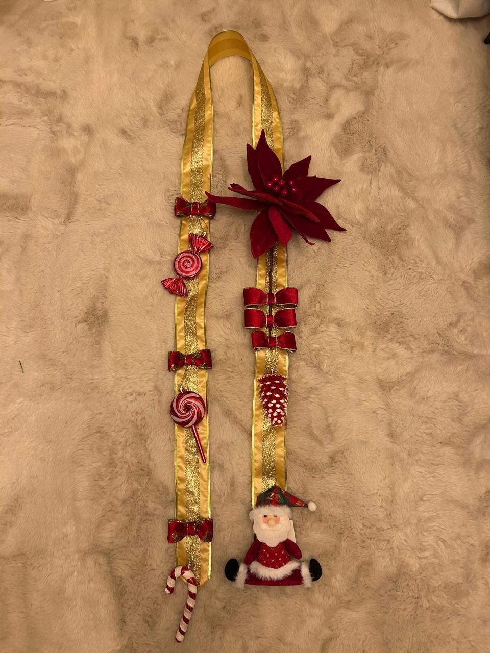 Escapulário de Porta  Fita Decorativa de Natal, Dourado e Vermelho,  com Flor de Natal e Papai Noel