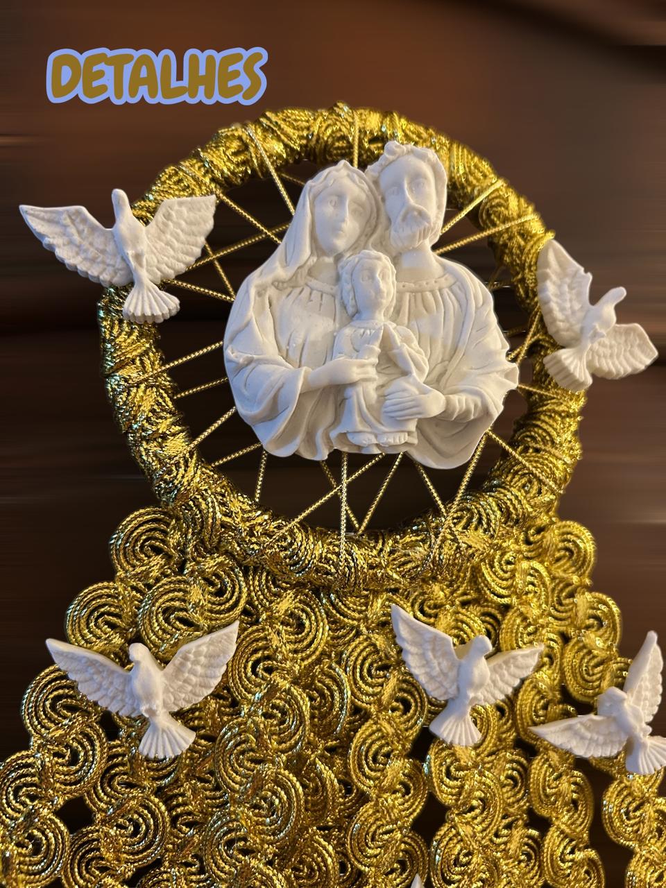 Escapulário Enfeite de Porta Espírito Santo e Sagrada Família Dourado Católico 45x27cm