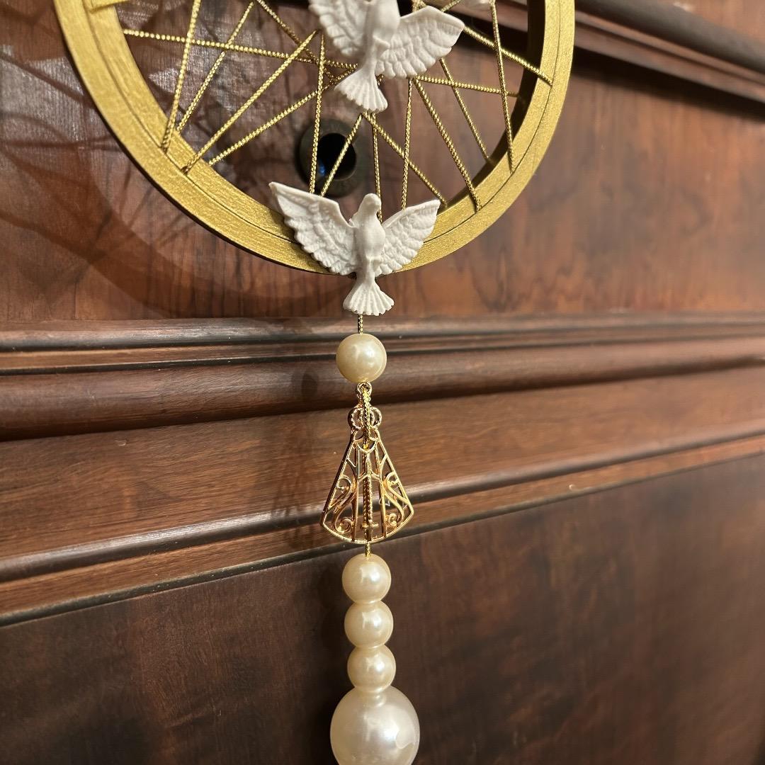 Escapulário Fita de Porta Dourado Religioso Católico com Espírito Santo e Nossa Senhora Aparecida