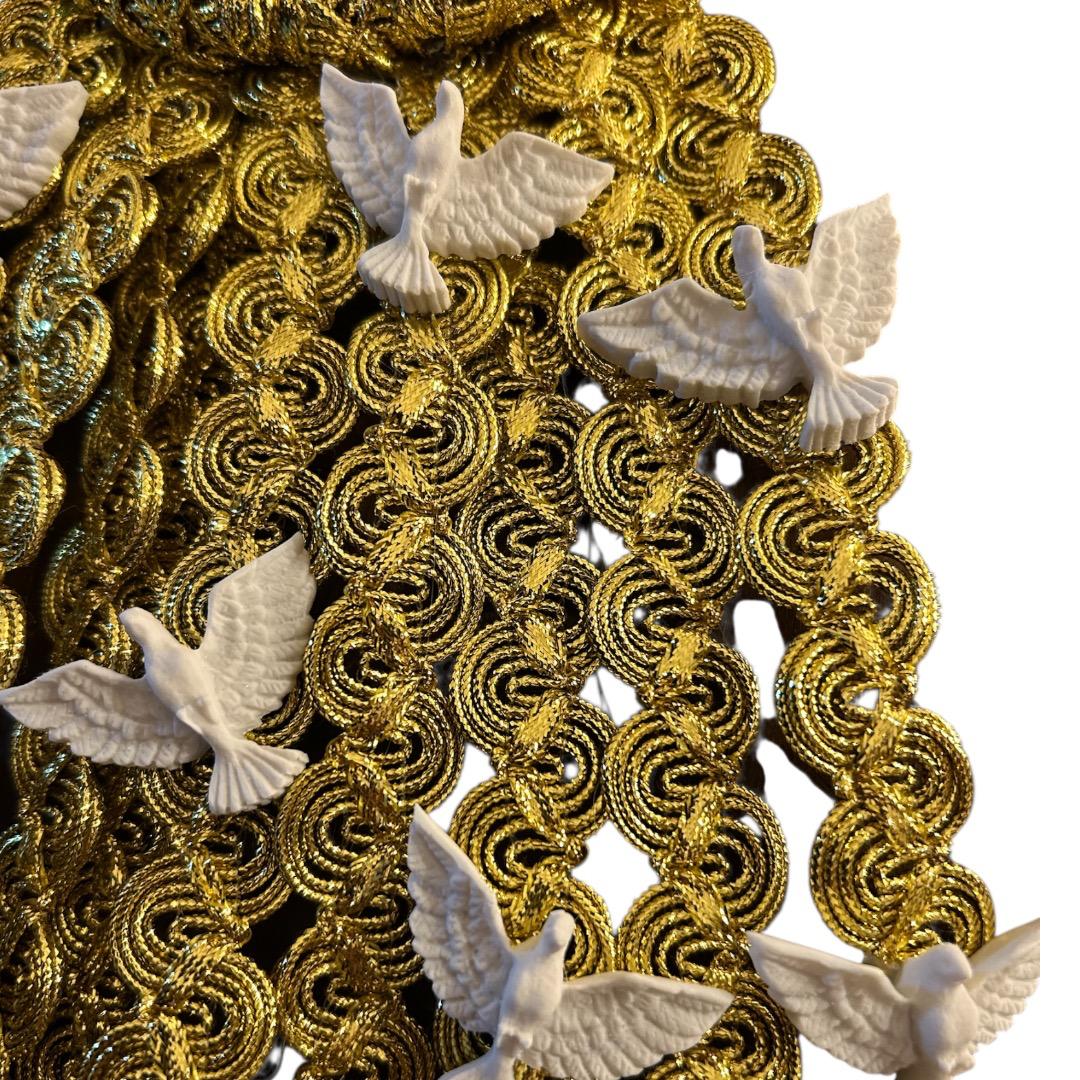 Escapulário Enfeite de Porta Espírito Santo e Sagrada Família Dourado Católico 45x27cm