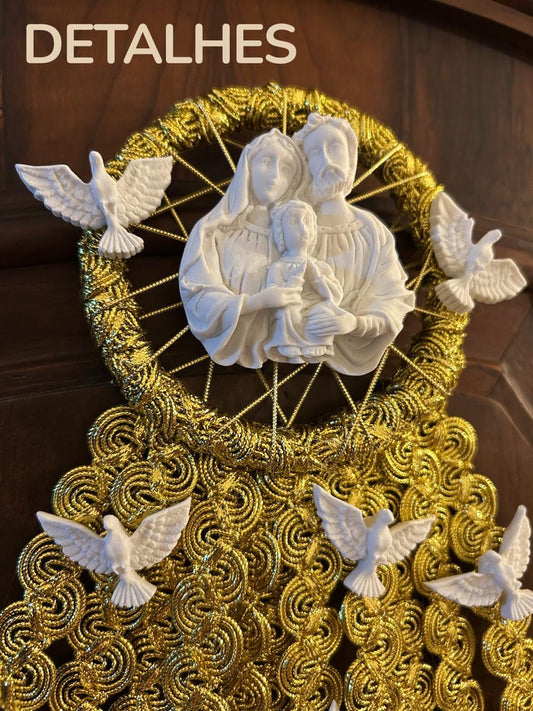 Escapulário Enfeite de Porta Espírito Santo e Sagrada Família Dourado Católico 45x27cm
