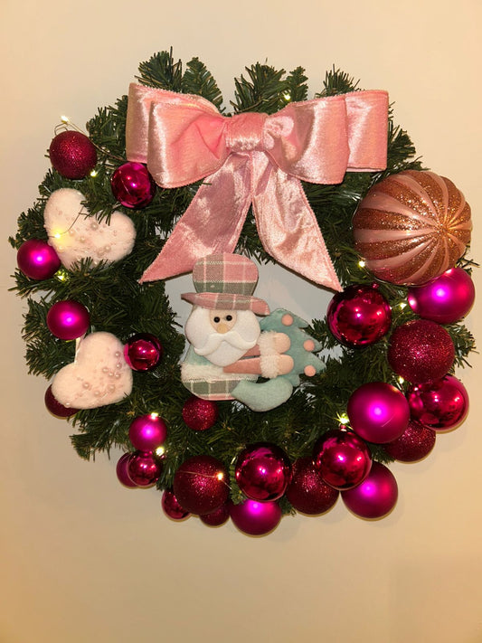Guirlanda Natalina de Luxo, Verde com Bolas Rosas e Rosé, Laço Rosa, Decoração LED, 45 cm - RIKABUNI