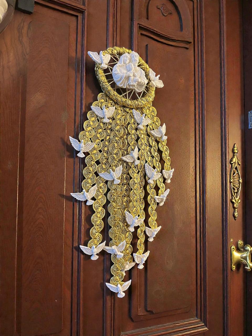 Escapulário Enfeite de Porta Espírito Santo e Sagrada Família Dourado Católico 45x27cm