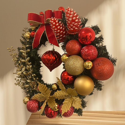 Guirlanda Natalina Decorativa, Verde com Enfeites Vermelhos e Dourados, Bolas e Laço Vermelho, 45 cm